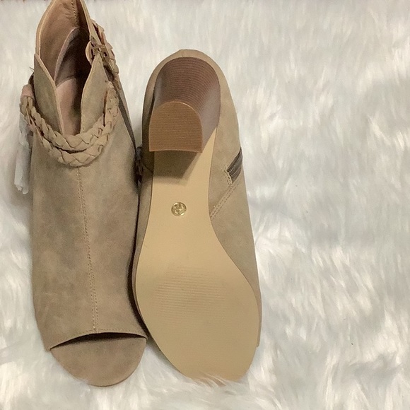 Shoes - Picture 3 of 3